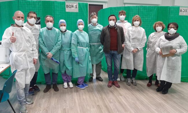 La chiusura dei centri vaccinali comunali lecchesi finisce sul tavolo del ministro Speranza