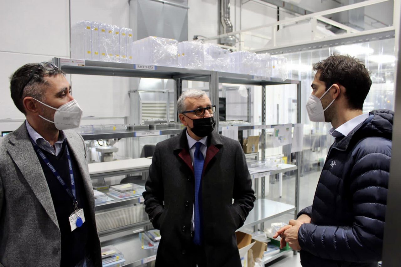 Il Prefetto di Lecco in visita alla Technoprobe che ha messo a disposizione a proprie spese un padiglione per le vaccinazioni Covid