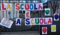 "La scuola è a scuola": la protesta pacifica dei genitori