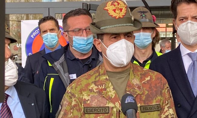 Il Generale Figliuolo in visita in Lombardia: “Da domani arriva il sistema di Poste”