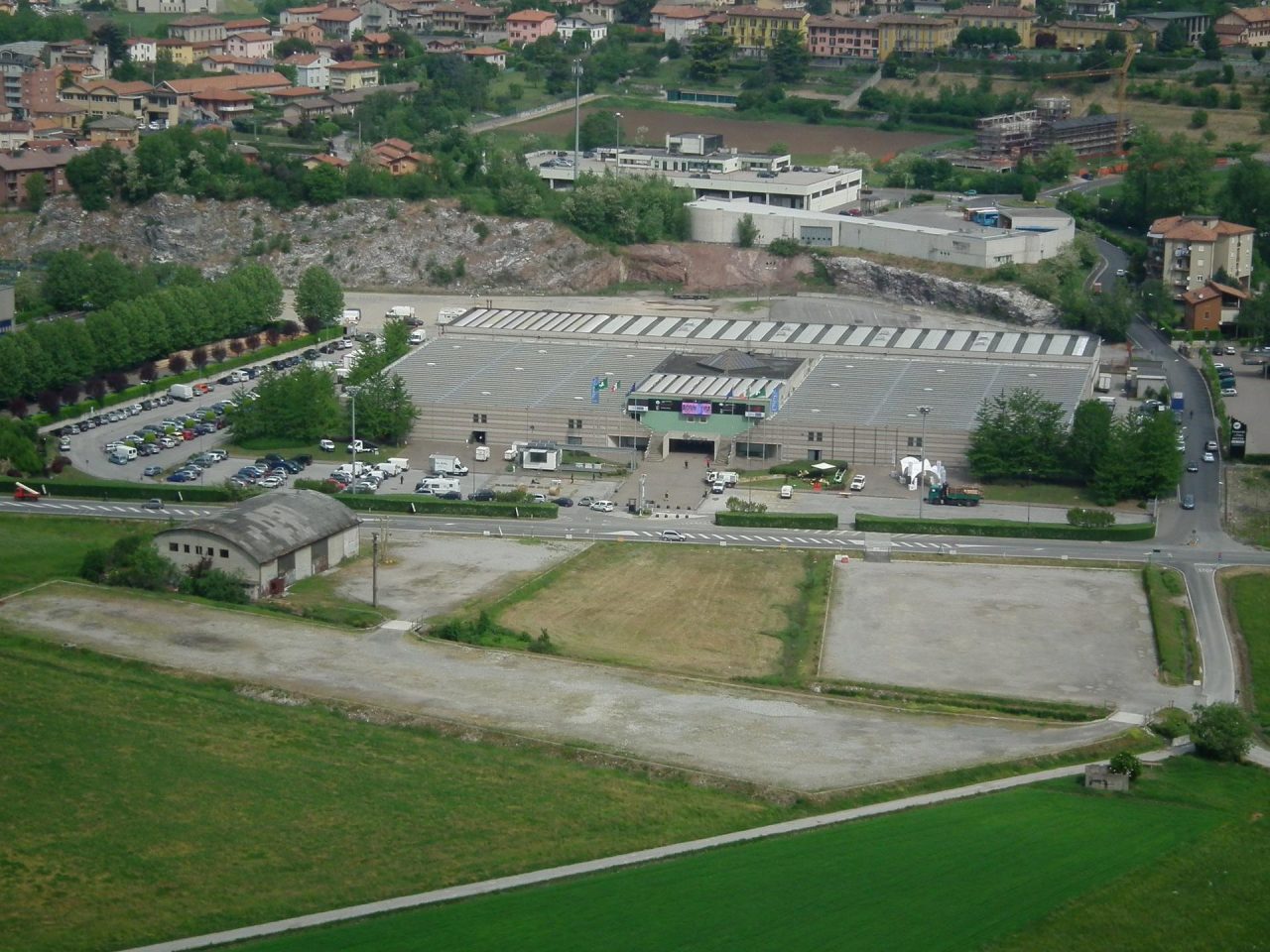 La proposta: “Navette gratuite per raggiungere il centro di vaccinazione di massa”