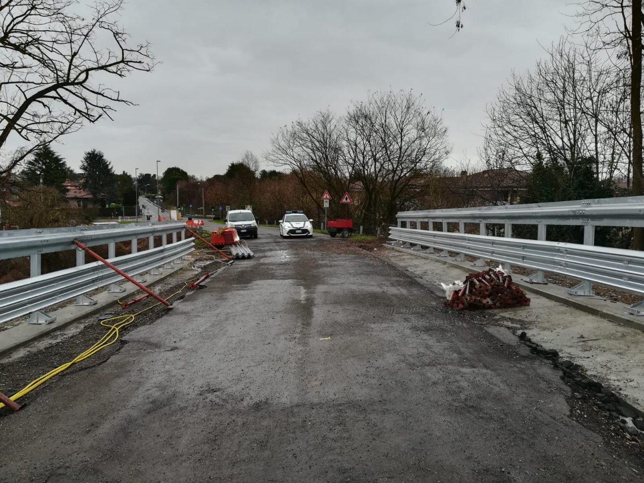 Il cavalcavia di Osnago resta chiuso un mese in più