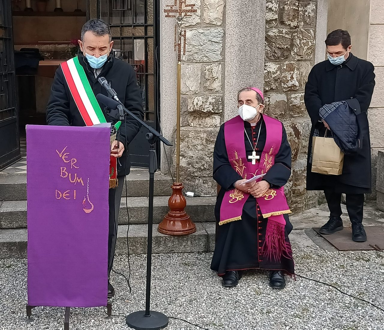 Giornata vittime del Covid: l’Arcivescovo Delpini in Valle San Martino: “Sento i vostri morti come miei morti”