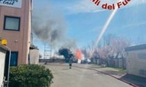 Incendio in un'azienda, Vigili del fuoco in azione