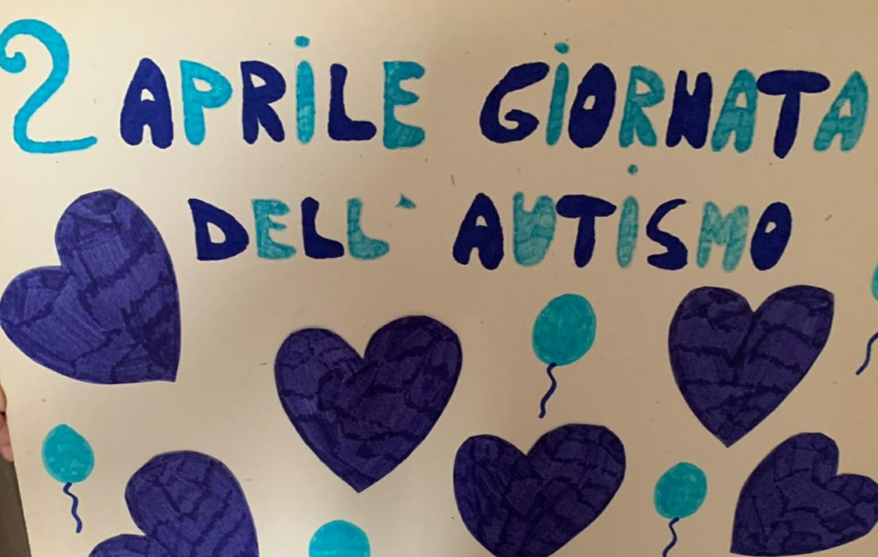 Consapevolezza dell’autismo: il municipio si tinge di blu