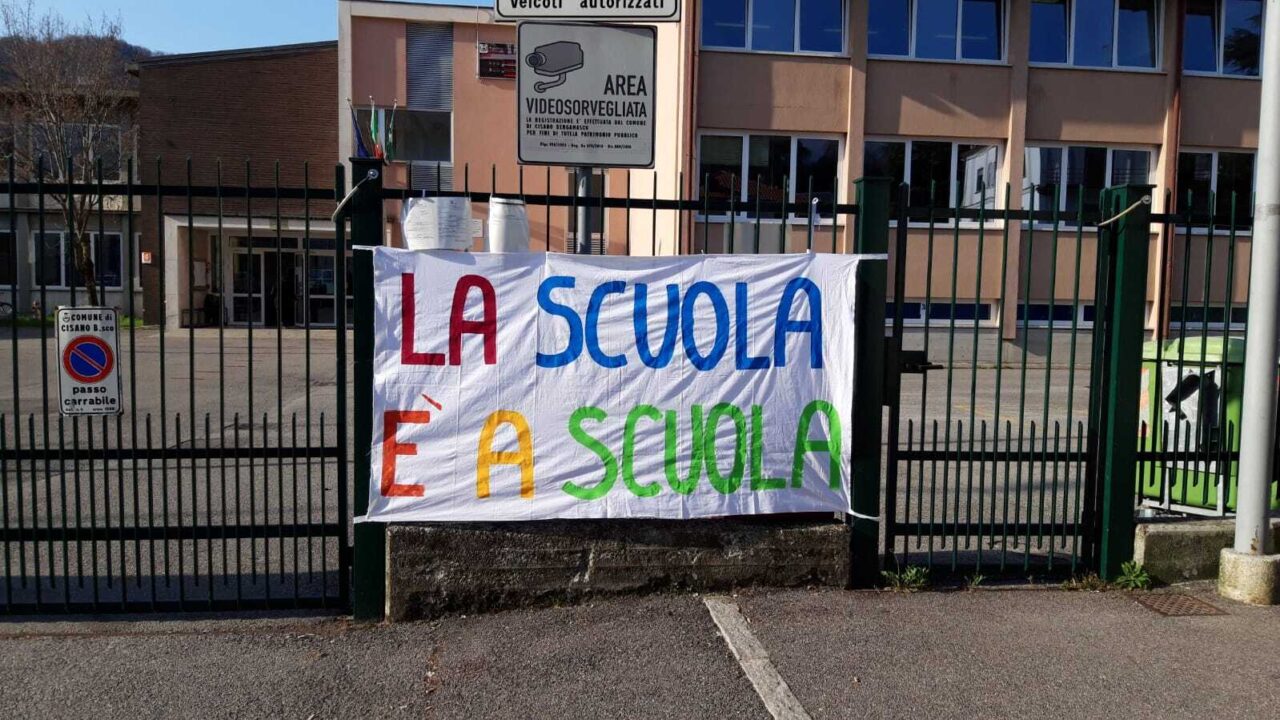 Cisano Bergamasco, il comitato genitori non ci sta e promuove il rientro in classe dei ragazzi FOTO