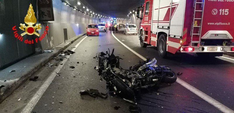 Schianto frontale auto moto nella Lecco Ballabio: motociclista gravissimo