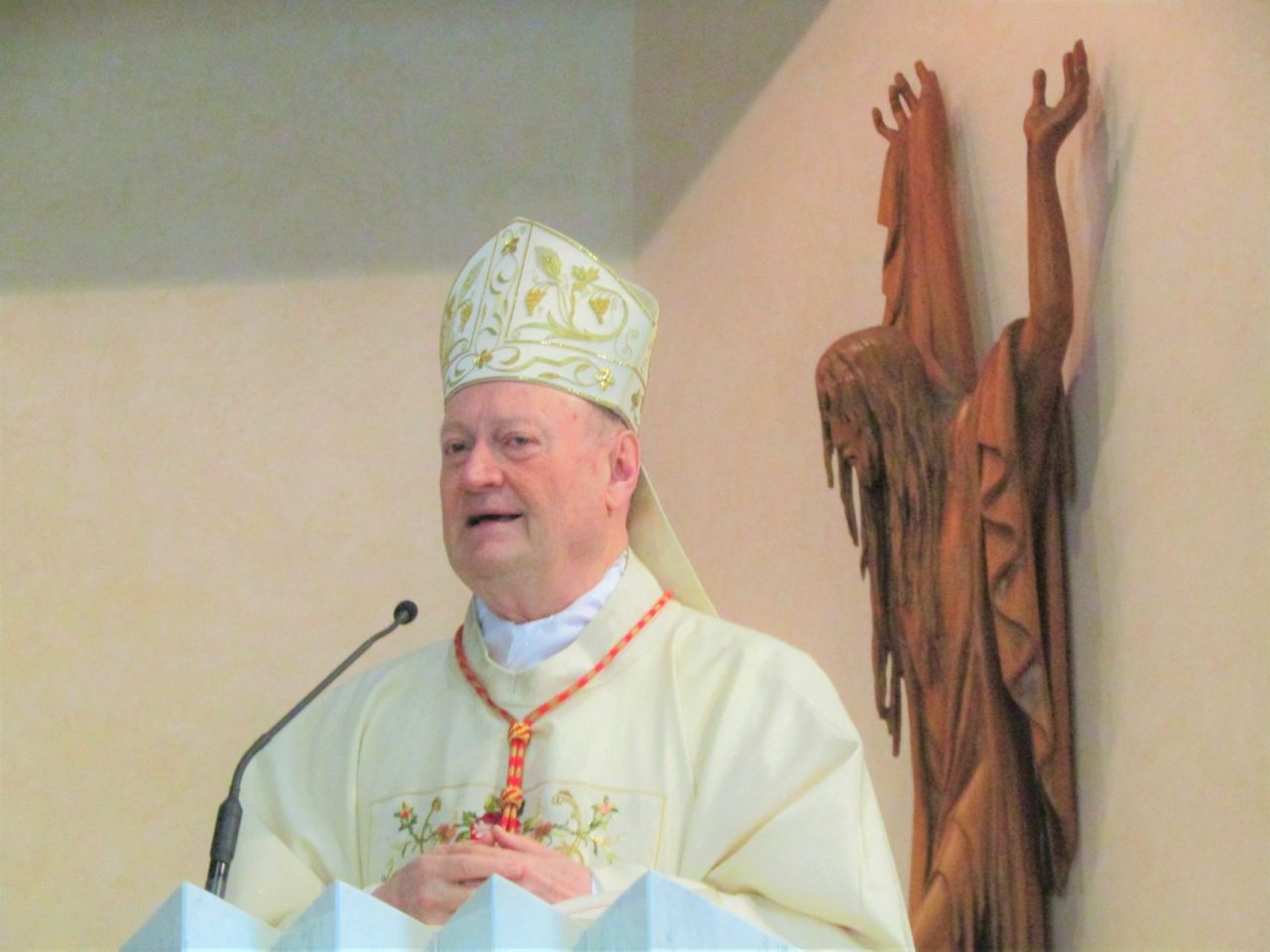 Il cardinal Gianfranco Ravasi cita in un tweet la canzone di Madame a Sanremo