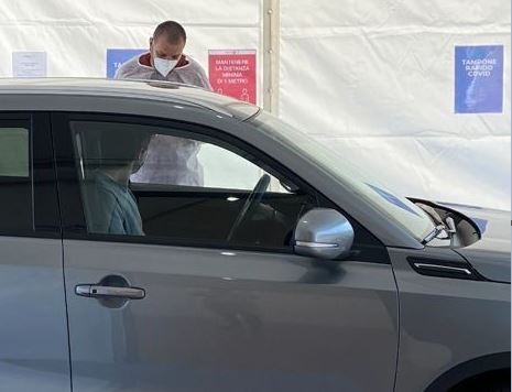Da oggi tamponi rapidi nel parcheggio del supermercato