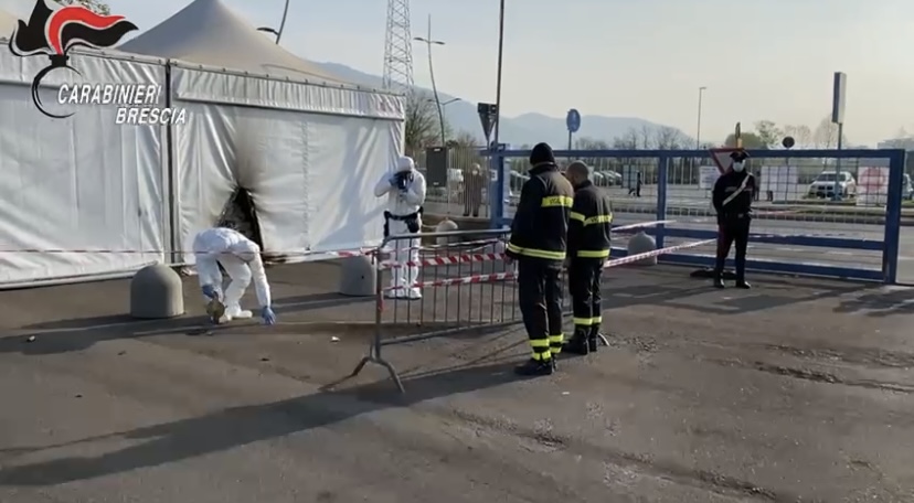 Lanciata una molotov contro un centro vaccinale