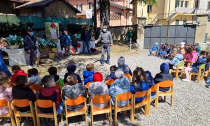 Il regalo degli Alpini alla scuola dell'infanzia Kramer di Cremella