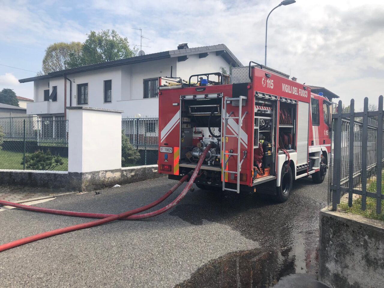 Incendio a Novate: Vigili del Fuoco al lavoro