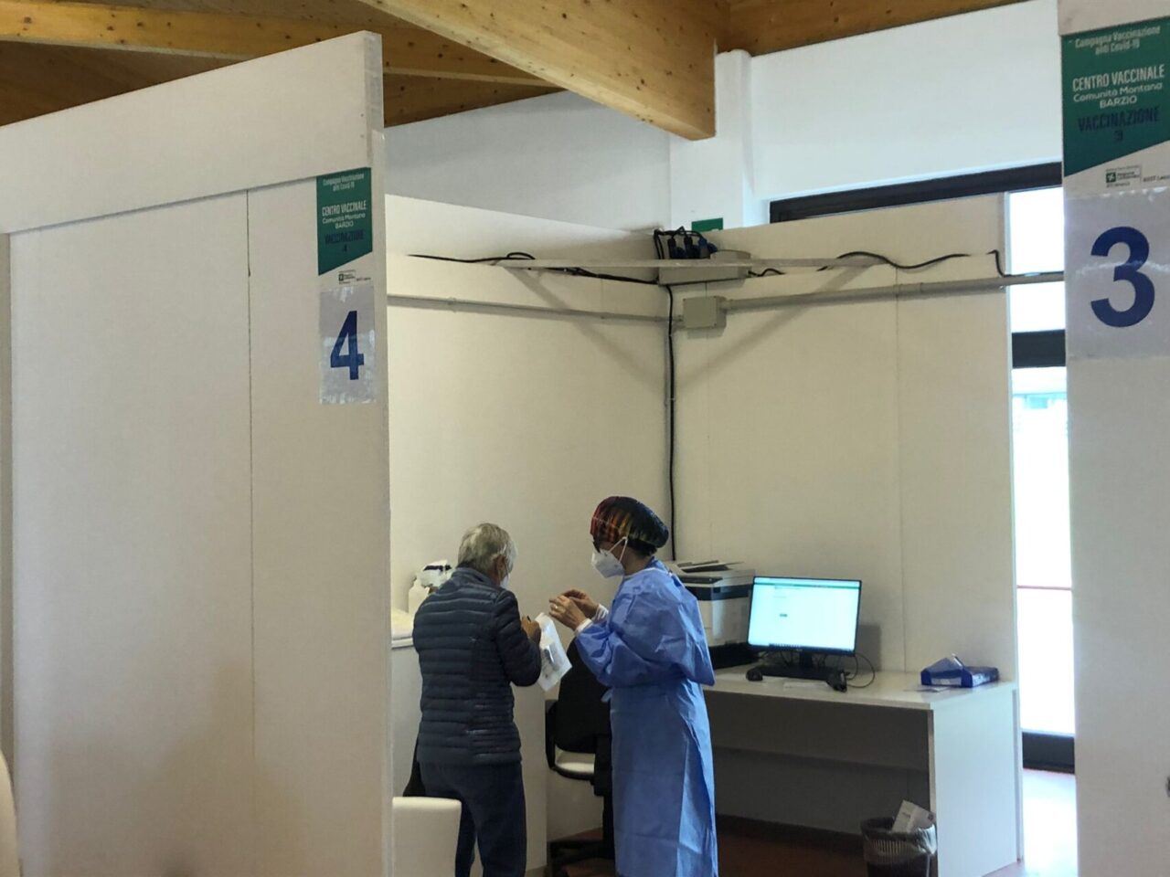 Attivato il terzo hub per le vaccinazioni di massa in provincia di Lecco. Stop ad Astrazenca per le prime dosi