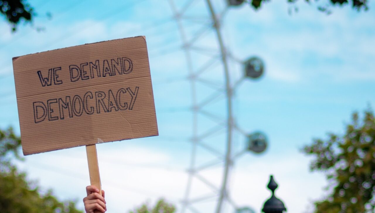 “Democrazia e Totalitarismi” incontro di approfondimento online