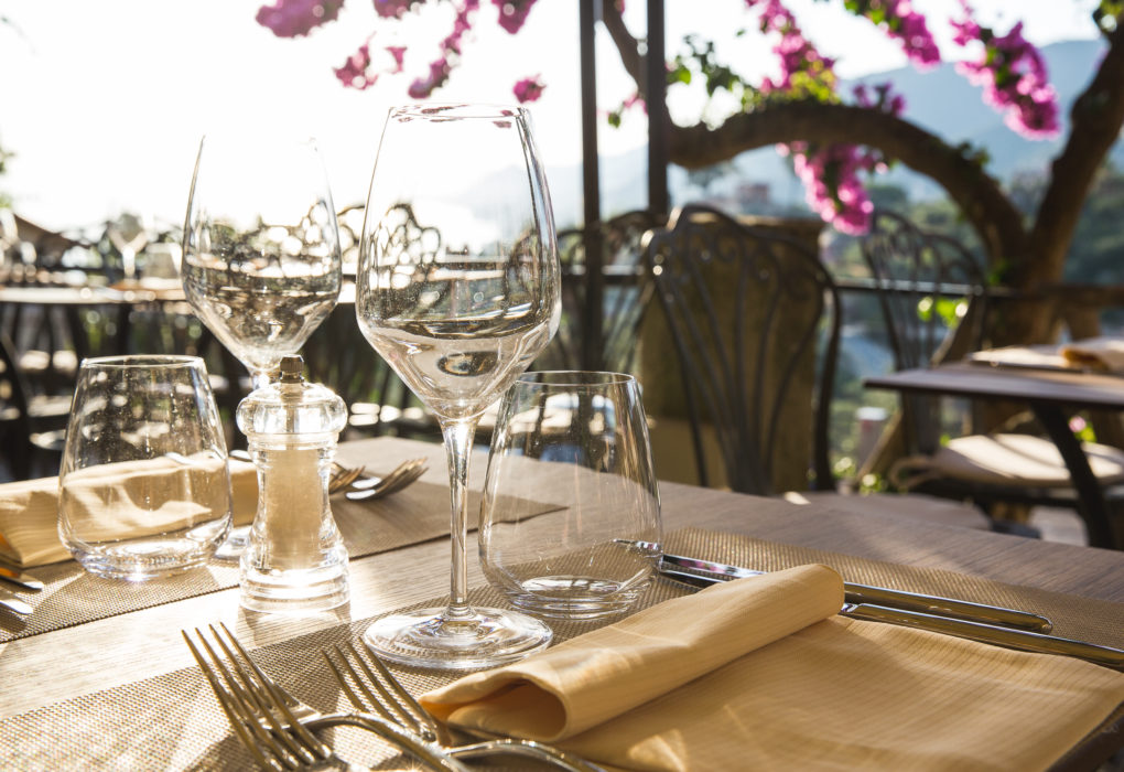 Pioggia e termometro a picco. “Incognita pesante sulla riapertura dei ristoranti”