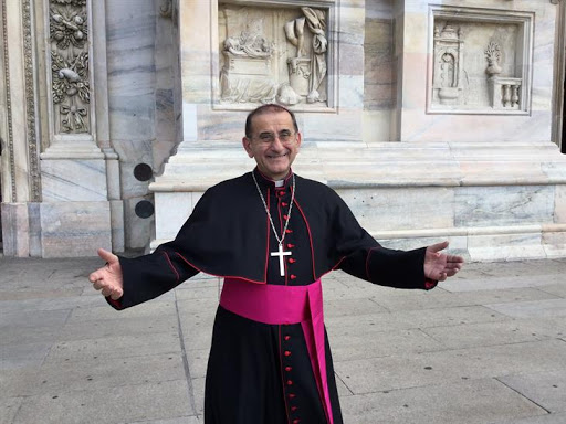 Monsignor Delpini in visita all’hub vaccinale Technoprobe