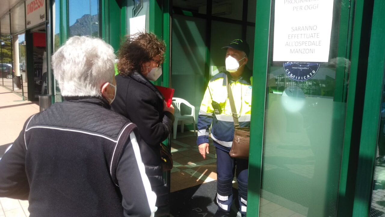 I volontari della Protezione Civile della Provincia di Lecco in campo per la campagna vaccinale