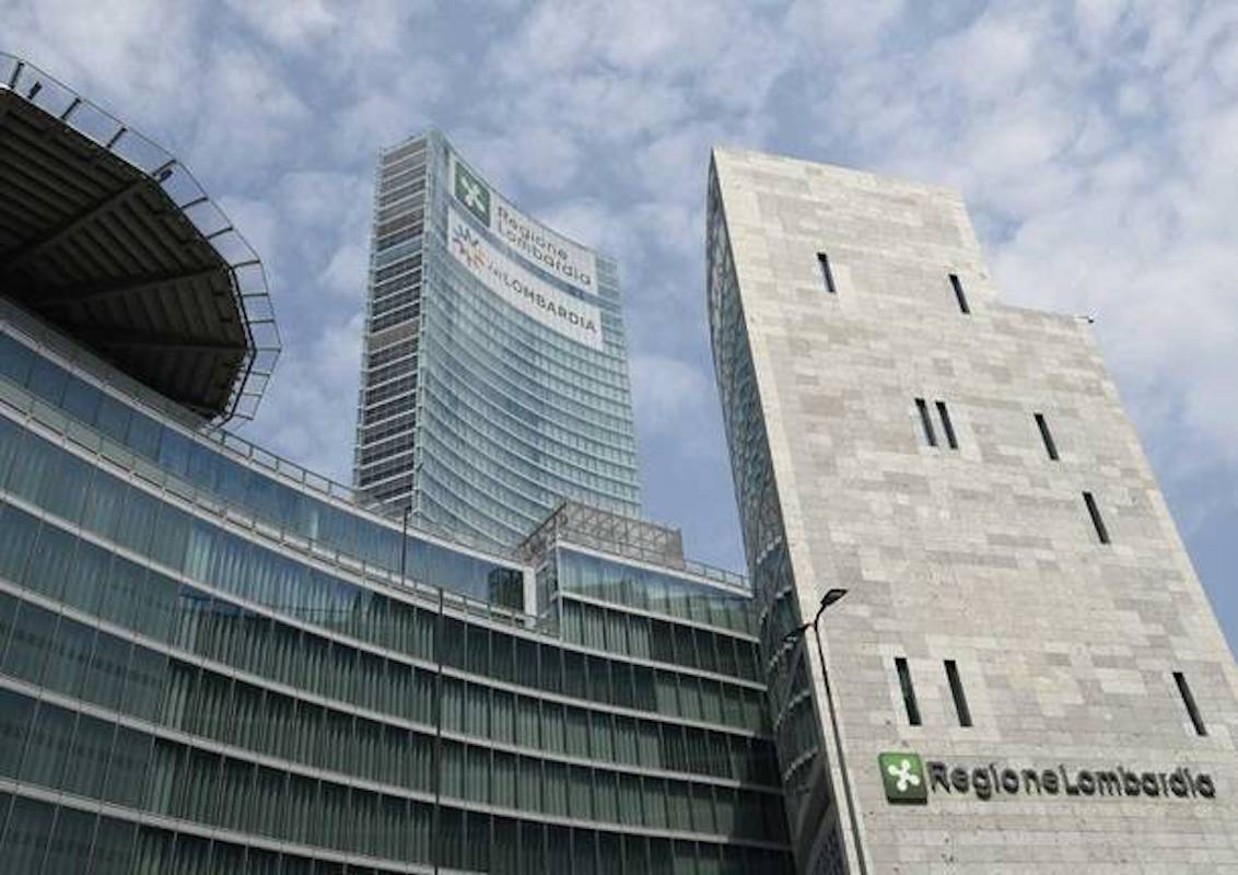 Spese pazze al Pirellone: 4 anni e due mesi a Galli, patteggia Boscagli