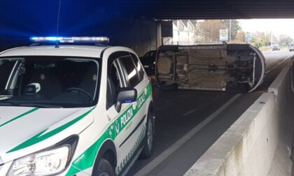 Incredibile in Brianza, si ribaltano in auto, vengono tirati fuori dall’abitacolo e picchiati: “Ma come guidate?”