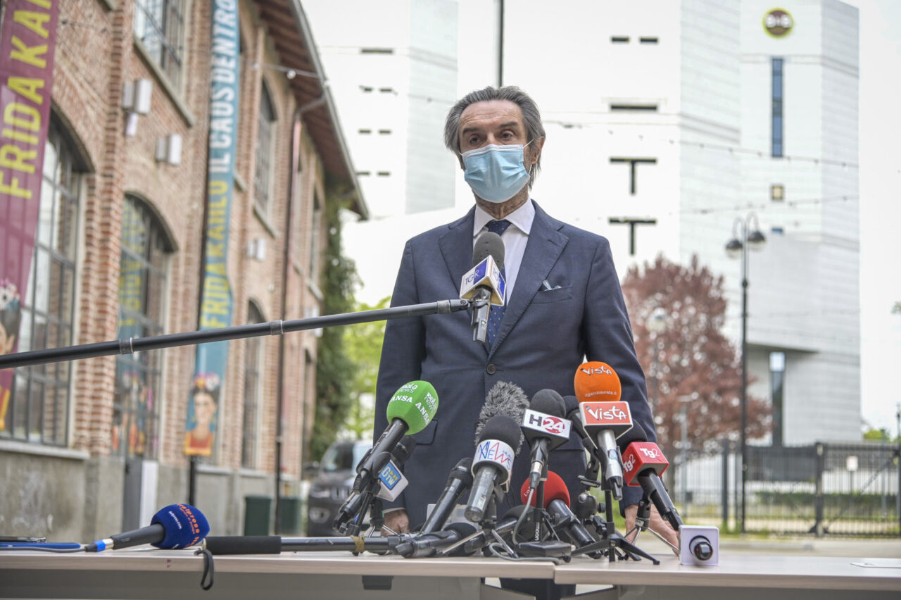 Vaccini: da lunedì 19 in Lombardia prenotazioni per gli over 65. Ecco come fare