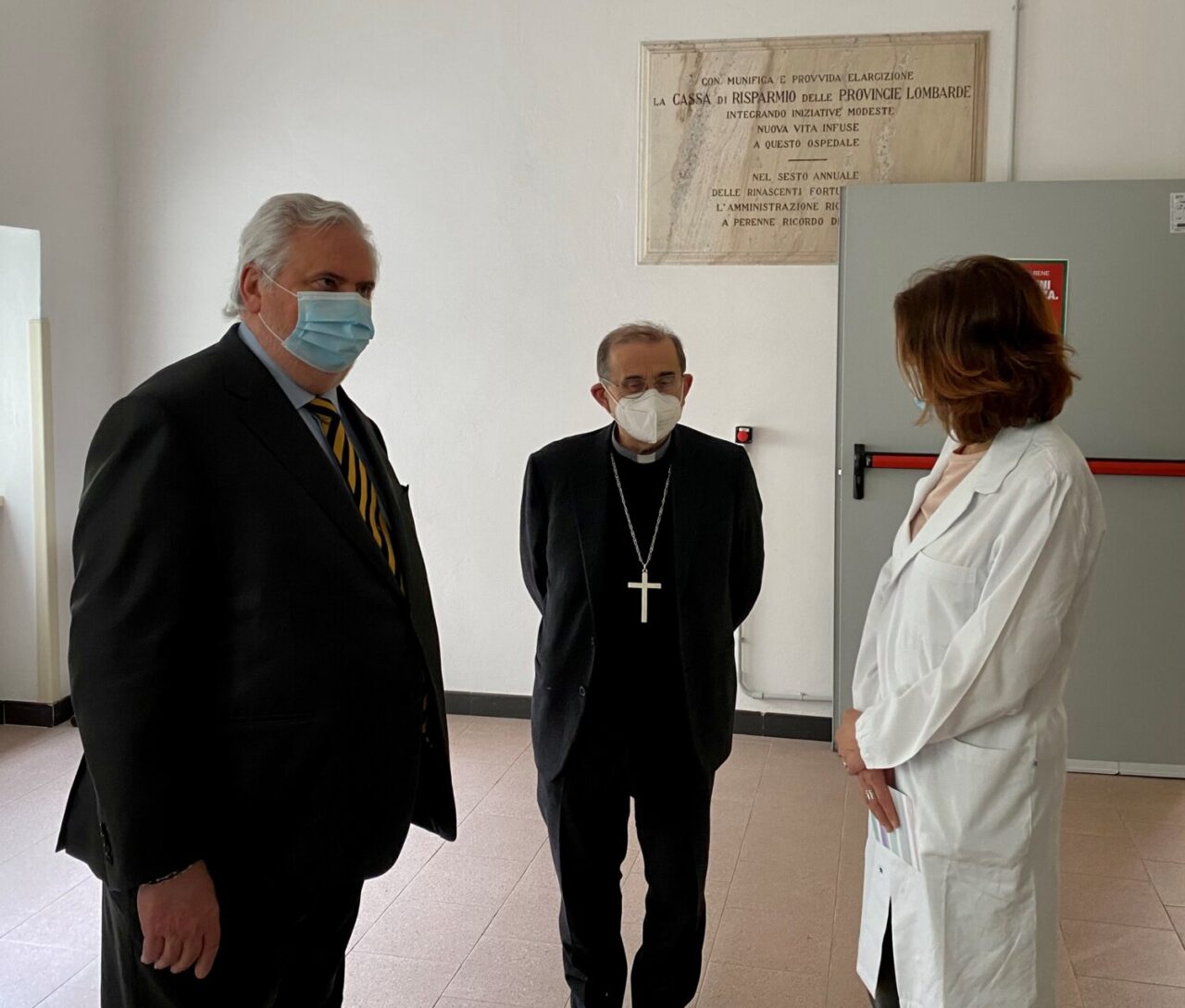 Monsignor Delpini incontra i lavoratori del Mandic e celebra la messa nella cappella dell’ospedale