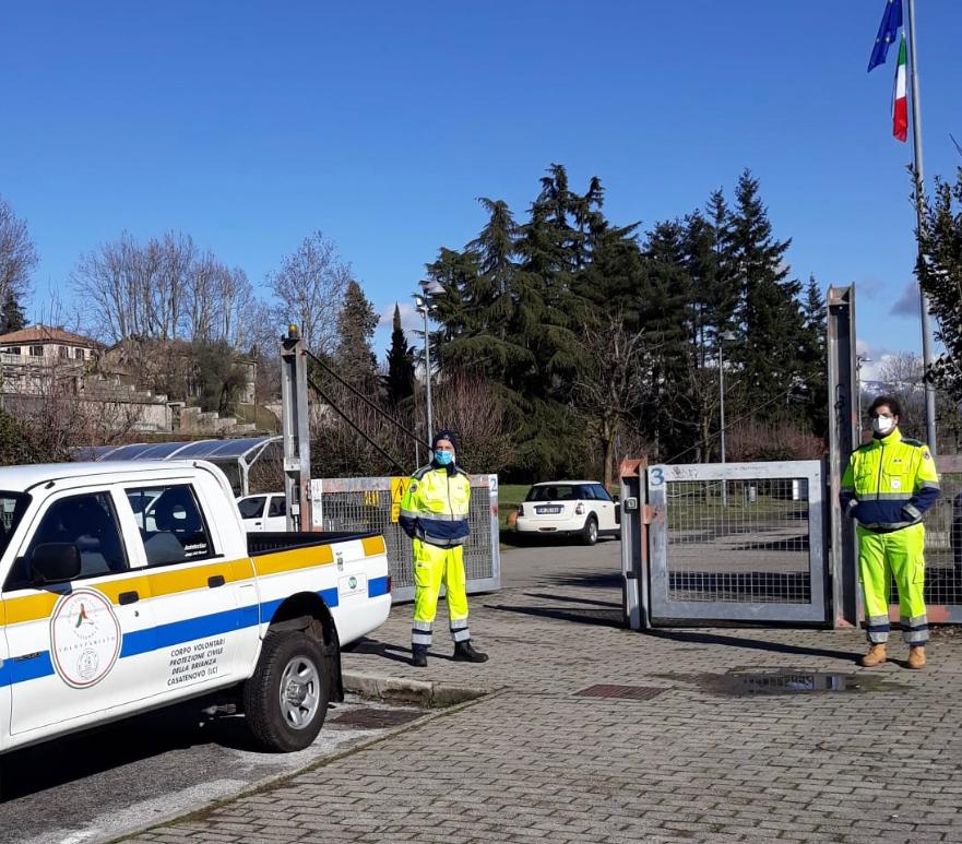 Rispetto delle regole anti Covid, ragazzi promossi a pieni voti. Stop ai servizi anti assembramento fuori da scuola