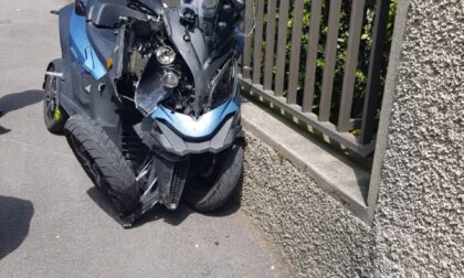 Incidente all'incrocio tra auto e moto: ferito un centauro LE FOTO