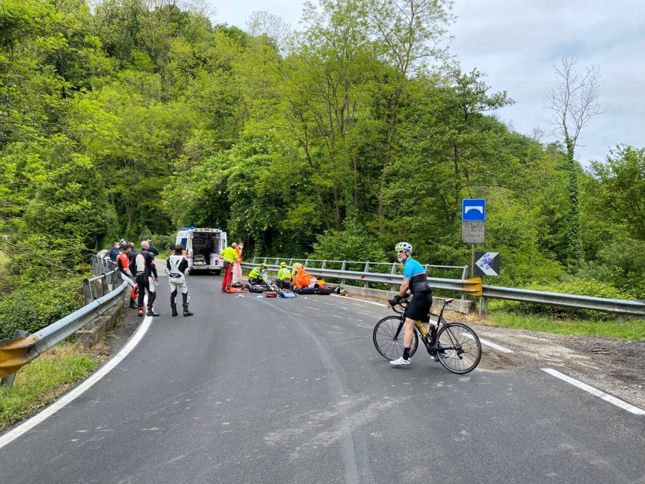 Incidente, motociclista trasportato in elicottero: è gravissimo