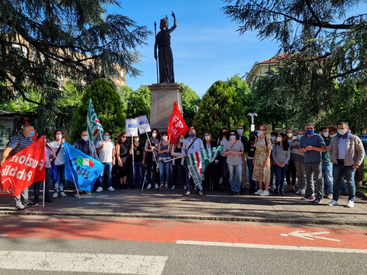 Retesalute, presidio dei lavoratori durante l’assemblea dei sindaci