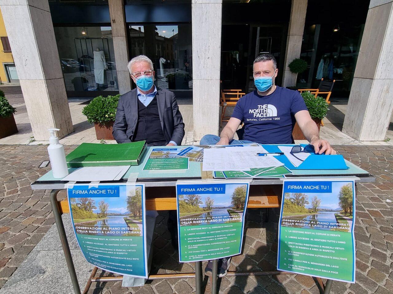 Lago di Sartirana, raccolta firme a tappeto in tutta la città