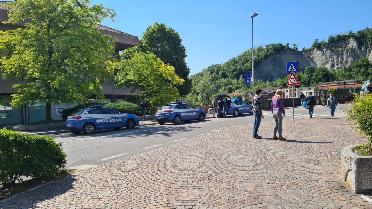 Si butta nell’Adda per farla finita: 44enne salvato da un uomo che è entrato in acqua per recuperalo