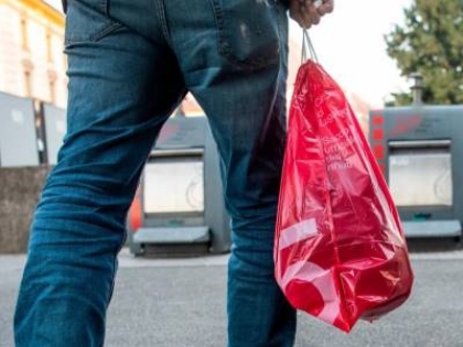 Sacchi rossi a Merate, ultimi giorni per il ritiro