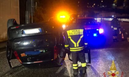 Auto ribaltata nell'incidente, ferito un ragazzo