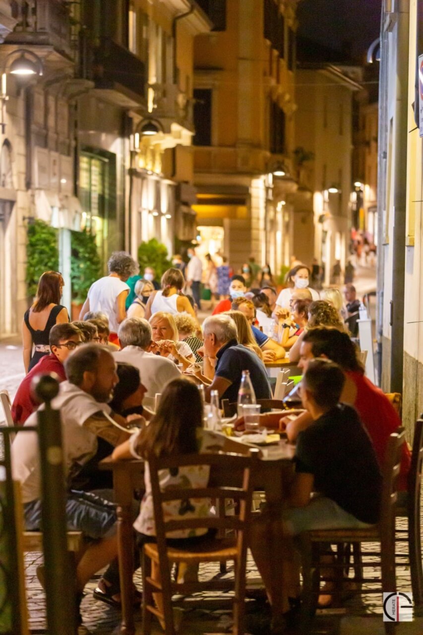 Estate a Merate: musica dal vivo e orari dei negozi prolungati