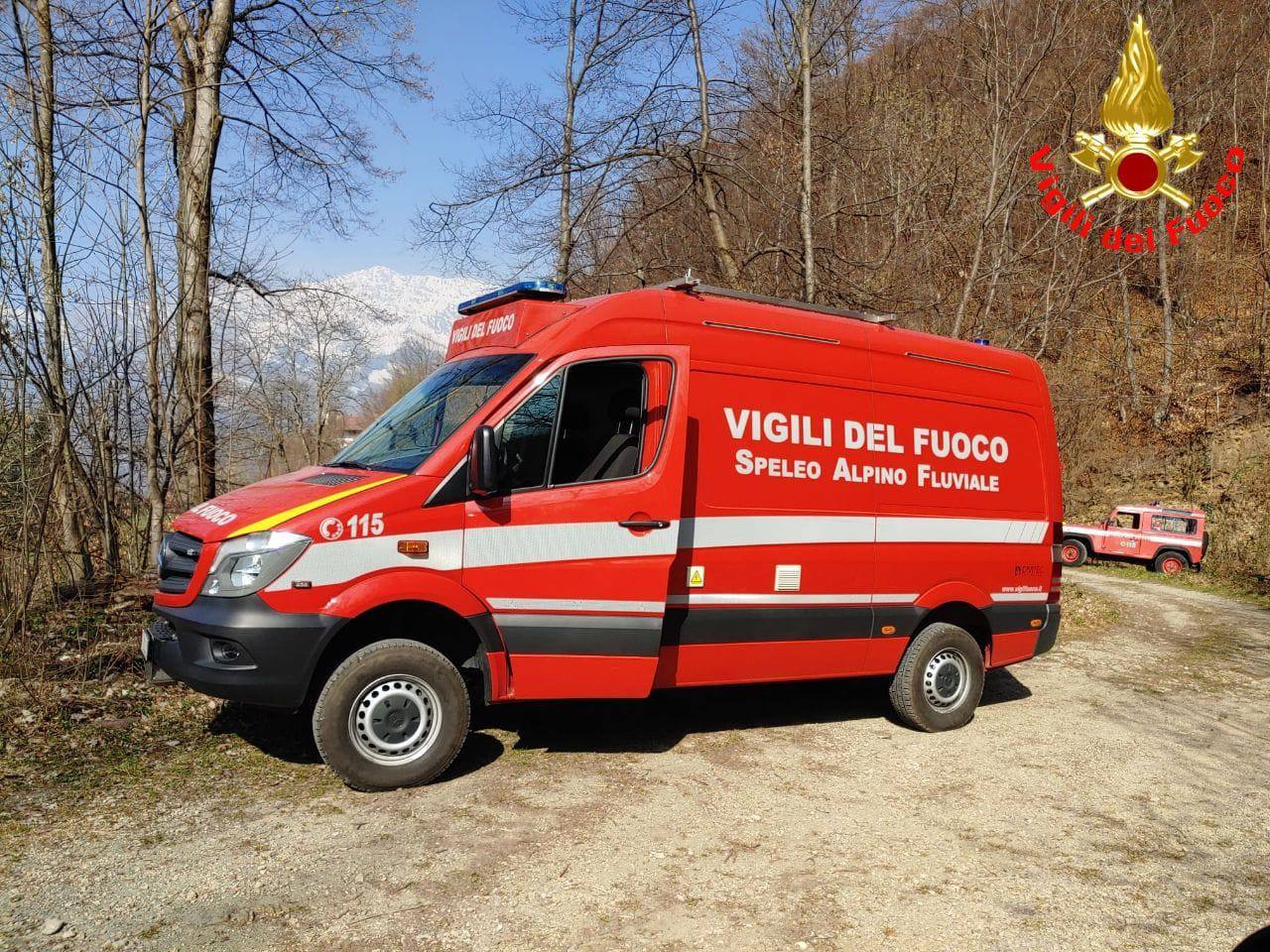 Scivola sul sentiero al Molinazzo: 71enne soccorso da sanitari e Vigili del Fuoco