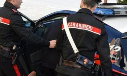 Va dai carabinieri sanguinante, arrestato per tentato omicidio