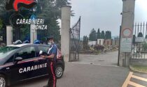 Assurdo in Brianza, lite amorosa tra anziani: minaccia con una pistola il rivale... al cimitero