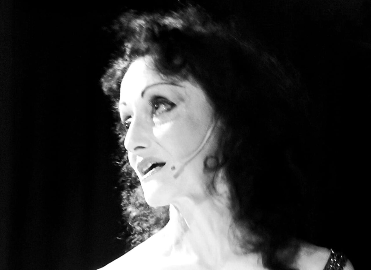 Rassegna Estiva, secondo appuntamento con “Meglio sola” di Irene Carossia