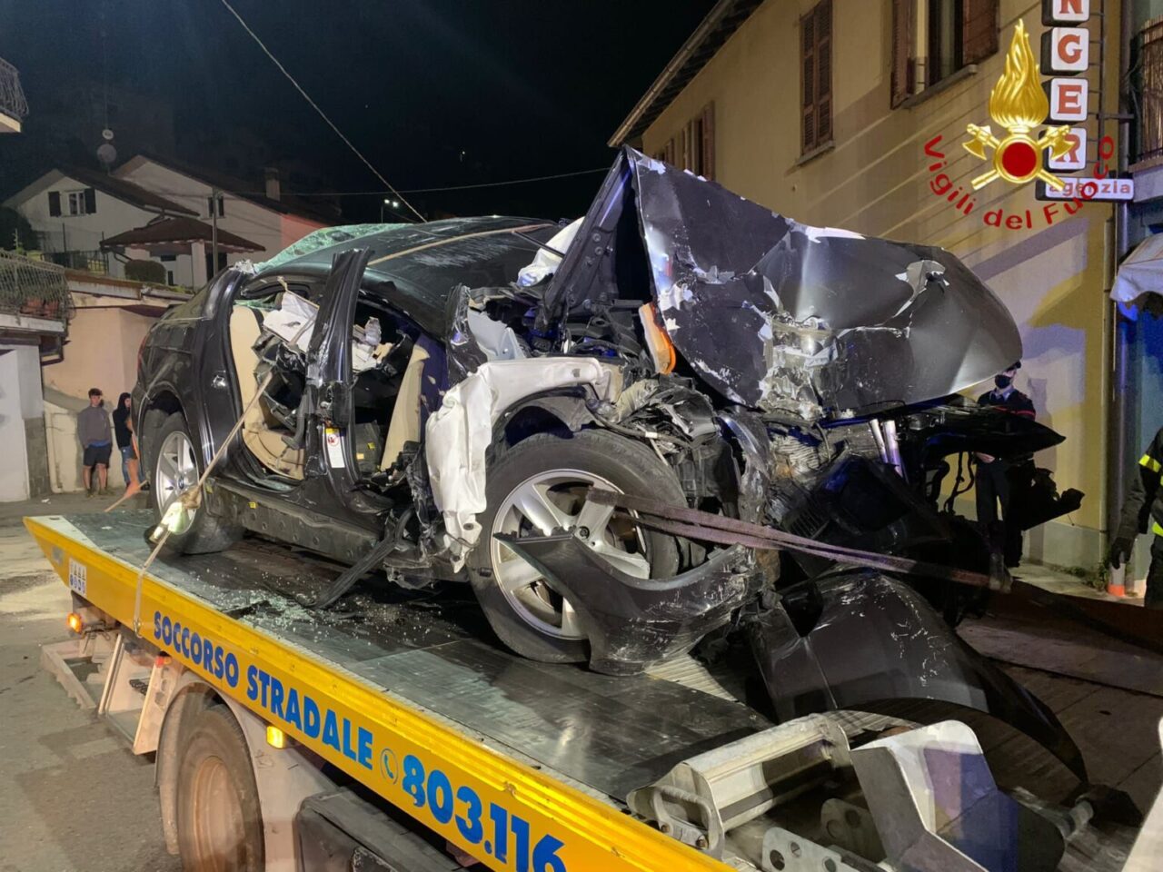 Tragedia nella notte sulla Statale Regina: muore 20enne, altri due feriti gravi