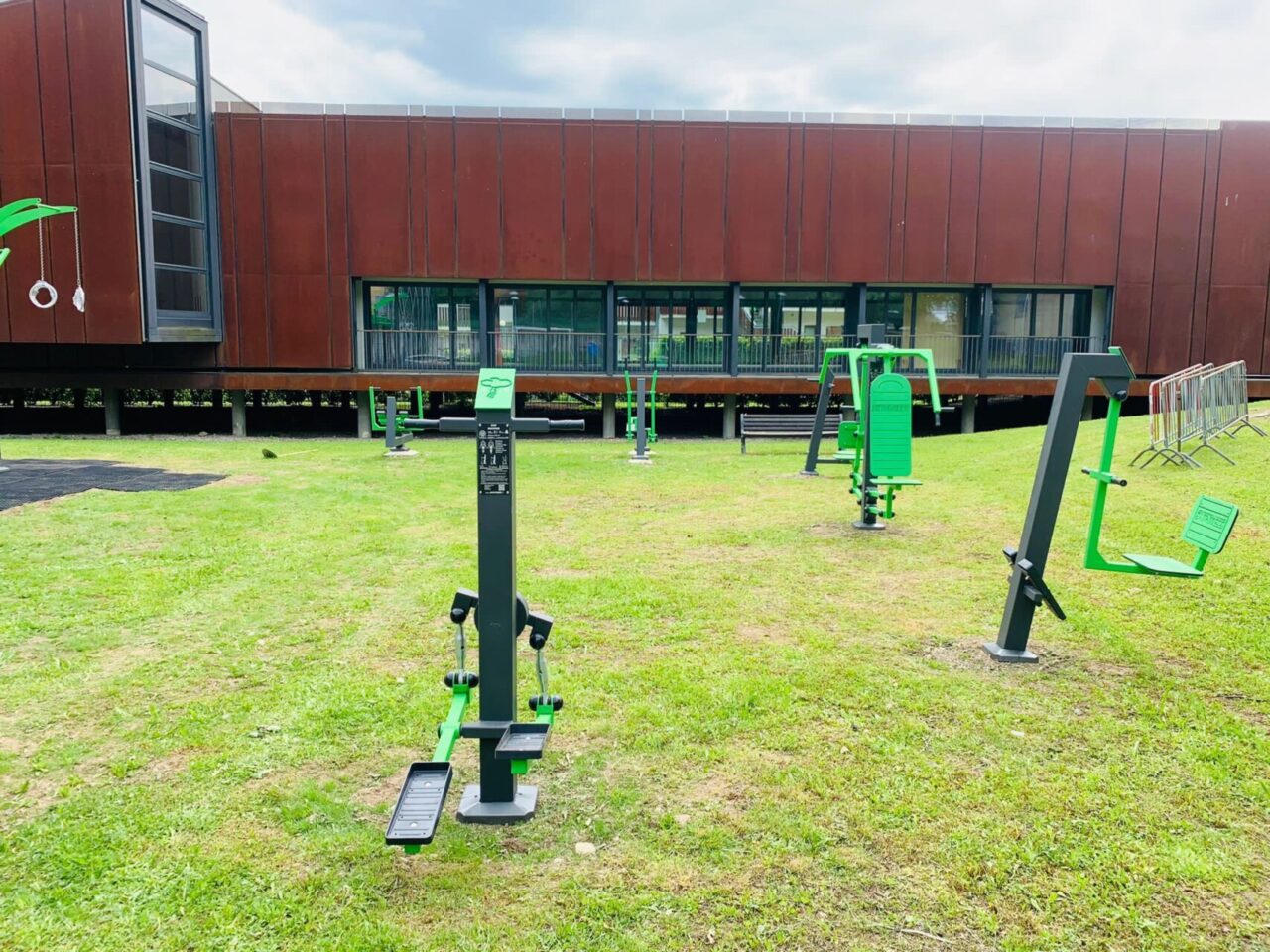 Si taglia il nastro della nuova area fitness al parco Due Mani
