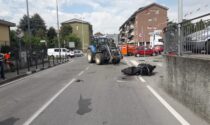Incidente in centro paese: moto si schianta contro trattore