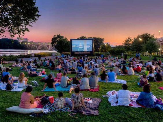 Cinema sotto le stelle nel parco della Limonera