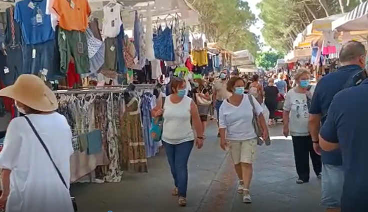 “Assembramento” per lo shopping al mercato, sì ma con la mascherina!