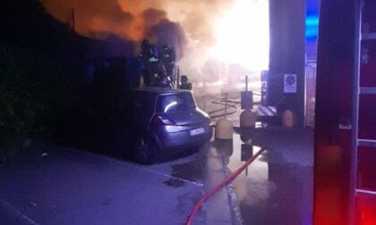 Lecco, incendio di un container spazzatura alle Meridiane FOTO