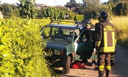 Si ribalta con l'auto, ferito un ventiseienne