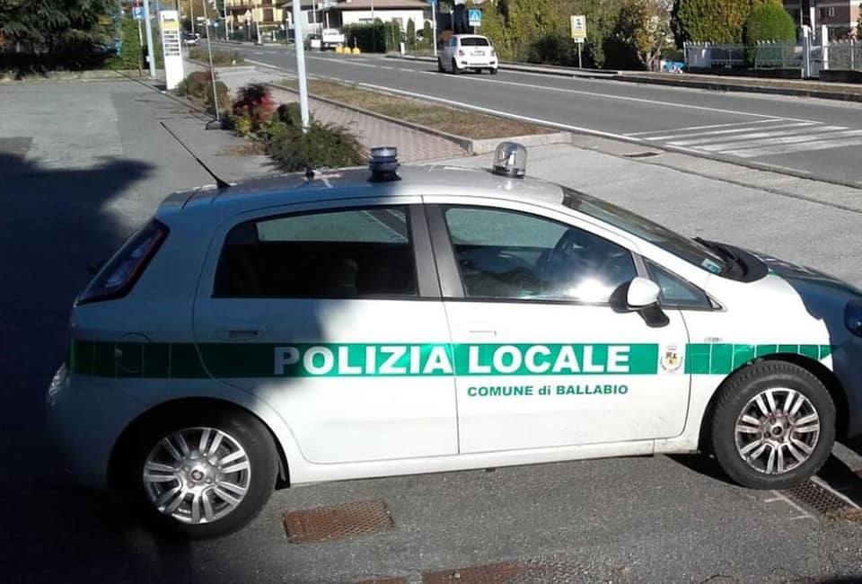Baita vandalizzata dagli incivili: “schedati” tutti i giovani che scendevano dal sentiero