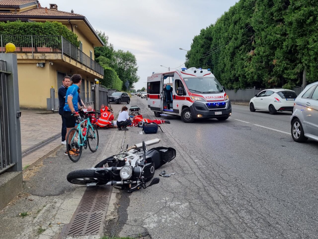 Scontro auto-moto: un uomo e una donna trasportati in ospedale FOTO