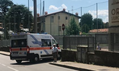 Cade dall'albero durante il Grest, ragazzino in ospedale