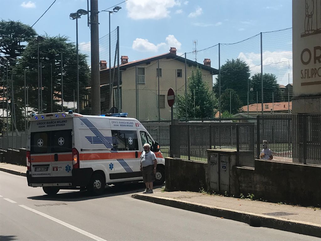 Cade dall’albero durante il Grest, ragazzino in ospedale