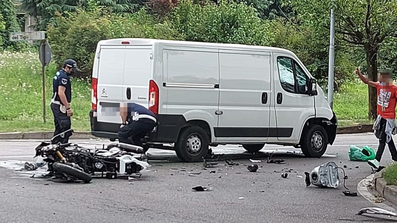 Scontro tra un furgone e una moto: 33enne lecchese in Rianimazione